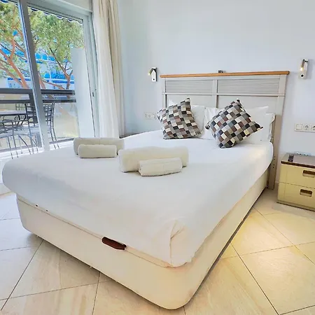 Skol 322 - Completely Renovated Front Lägenhet