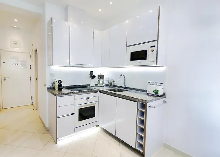 Apartman Skol 322 - Completely Renovated Front