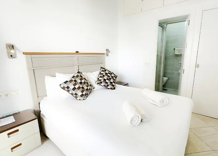 Skol 322 - Completely Renovated Front Apartman *