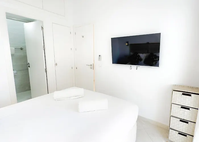 Skol 322 - Completely Renovated Front *