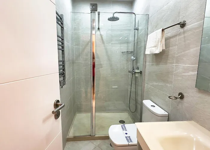 Skol 322 - Completely Renovated Front Apartman *