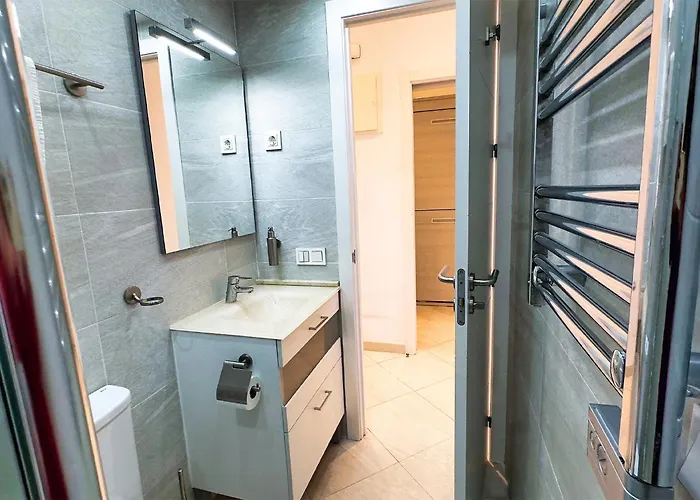 Skol 322 - Completely Renovated Front *