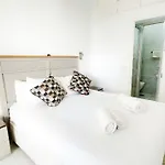 Skol 322 - Completely Renovated Front Apartman *