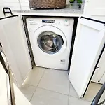 Skol 322 - Completely Renovated Front Apartman *