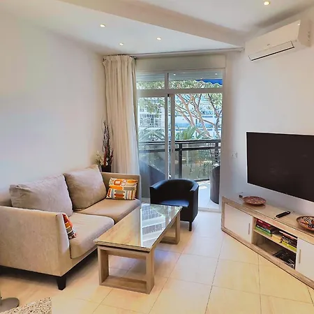 Skol 322 - Completely Renovated Front Apartment