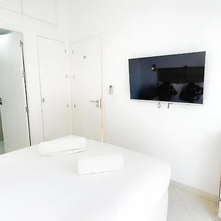 Skol 322 - Completely Renovated Front *