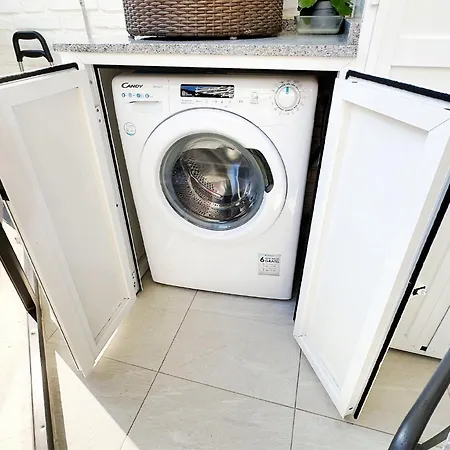 Skol 322 - Completely Renovated Front Apartment *