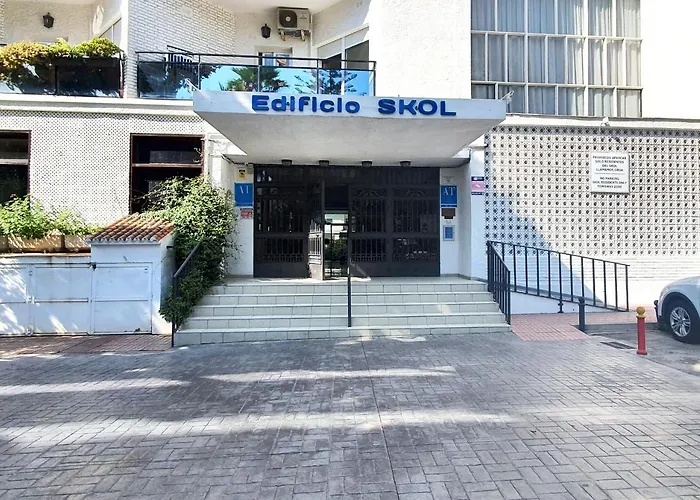 Skol 322 - Completely Renovated Front Apartment *