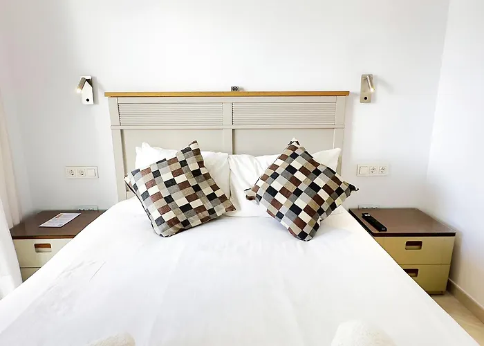 Skol 322 - Completely Renovated Front Marbellac
